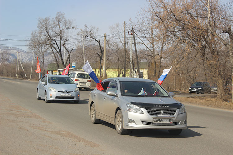 Жители округа отметили «Крымскую весну» концертом и автопробегом