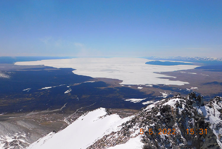 С вершины видна монгольское озеро Хубсугул