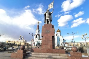 Центр Читы украшает памятник Александру Невскому