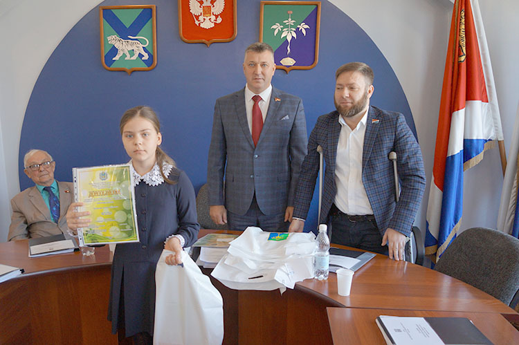 Дипломы краевого парламента вручили участникам регионального экологического конкурса