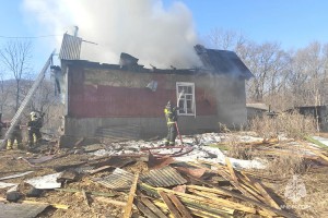 В пожаре на улице Курильской погибла пожилая женщина