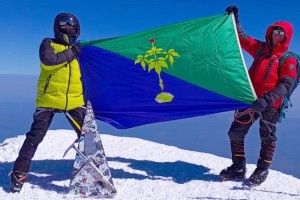 На все горные вершины Алексей Сиротюк поднимается с флагом Партизанска