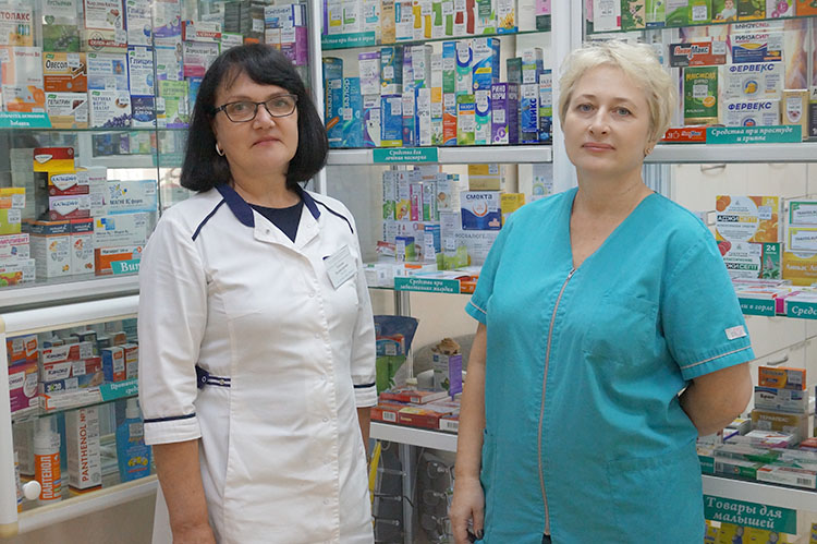 Сотрудники аптечного пункта в Лозовом
