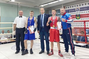 Александр Новый (справа) – чемпион Приморского края