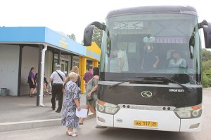 Автобусы АТП «Тримас» уже подъезжают к платформам автостанции