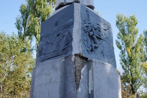 Реконструкцию памятника Сергею Лазо должны завершить до 15 октября